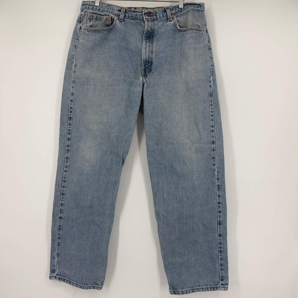 Vintage Levis 550 Relaxed Fit Jeans Mens 40x30 Light Wash Blue Denim Made in USA